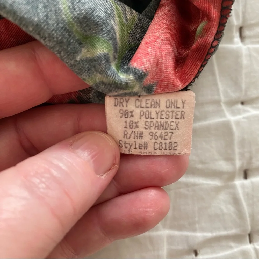 CACHE Vintage Red Floral Velvet Turtleneck Top Size S - Picture 4 of 6